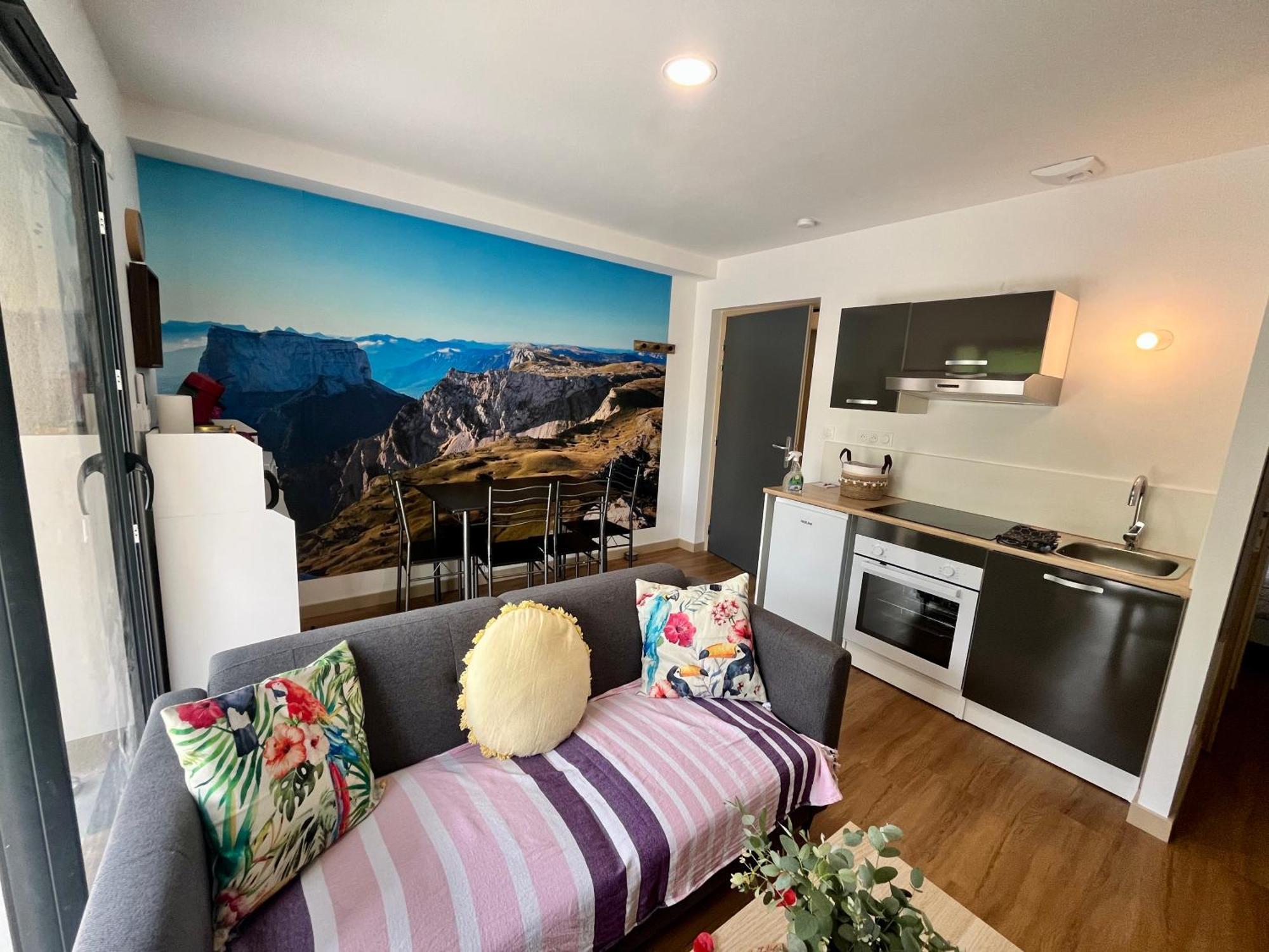 L'Escapade Dauphinoise, Gite 2 Chambres Avec Terrasse Et Clim Beaucroissant Esterno foto